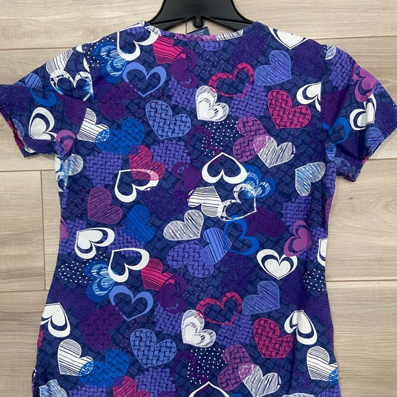 Zoe and Chloe Scrub Top - Picture 3 of 3